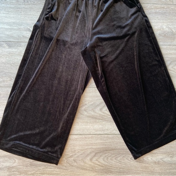 Torrid Velvet Wide Leg Cropped Pants - Picture 12 of 15